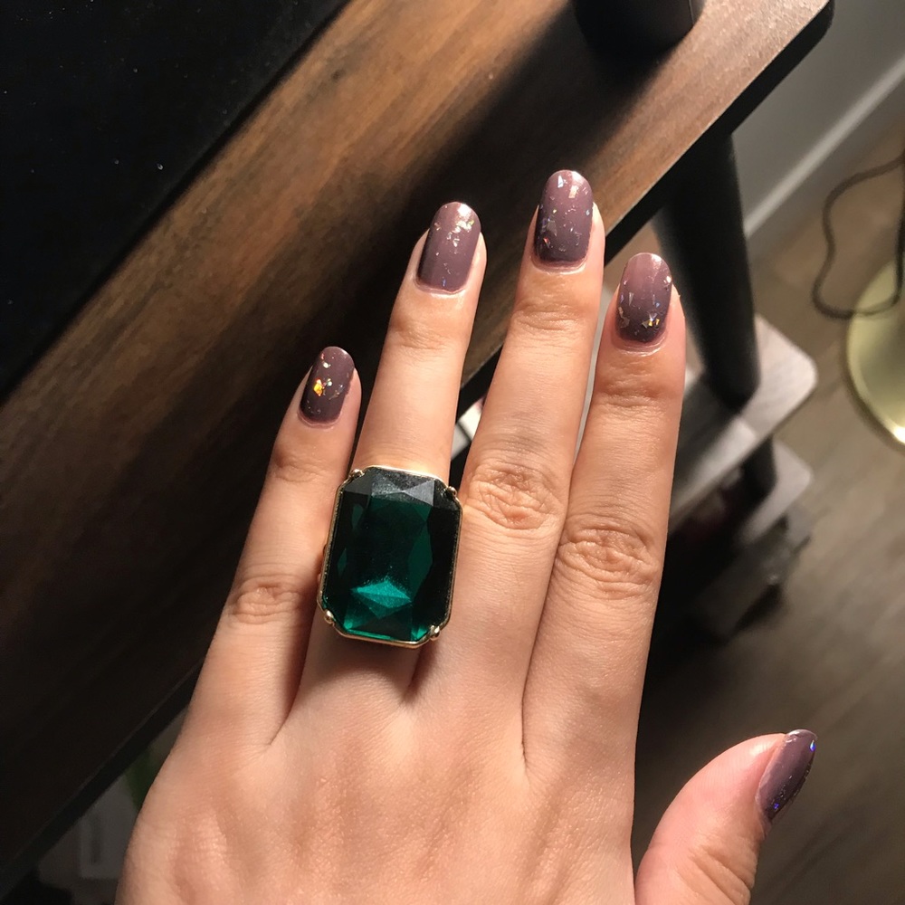 Vintage emerald ring.  Size 7 - Picture 3 of 6